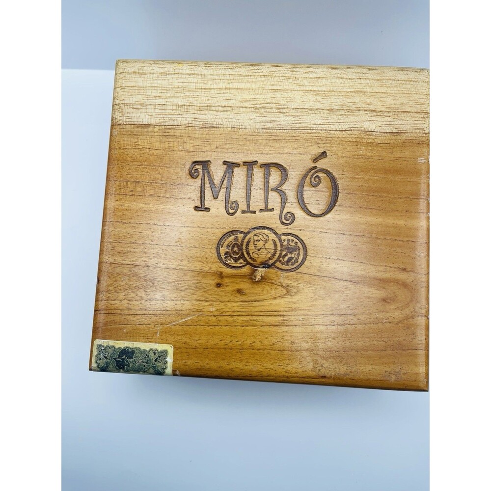 Miró 20 Robustos Wooden Cigar Box Handmade Honduras Empty Wood Humidor Decor